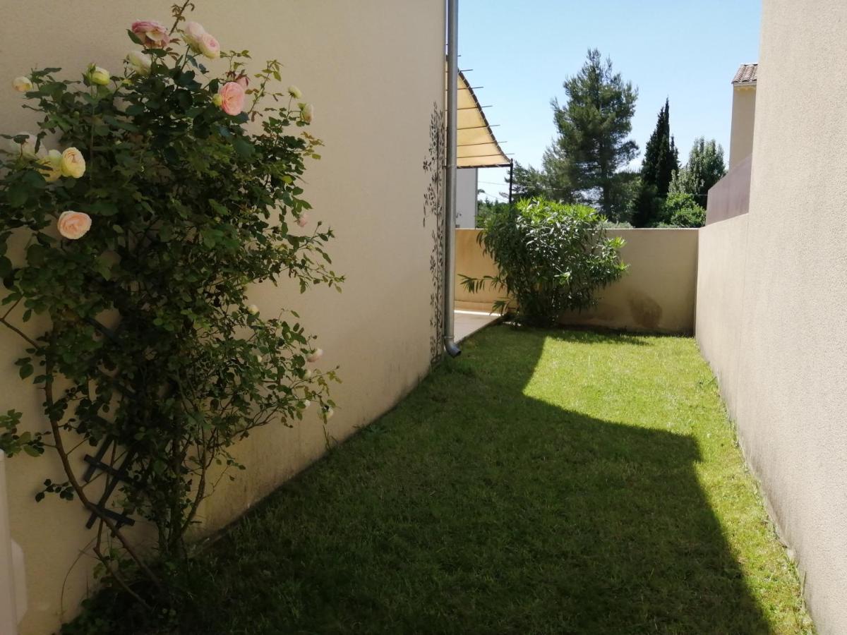Villa Le Cabanon de Laura à LʼIsle-sur-la-Sorgue Extérieur photo